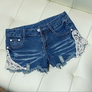 NWOT - Cute Tassel Hole Denim Lace Shorts  🌸